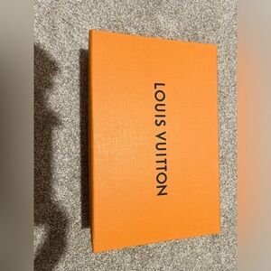 Louis Vuitton boxes and dust bag in any size let me know